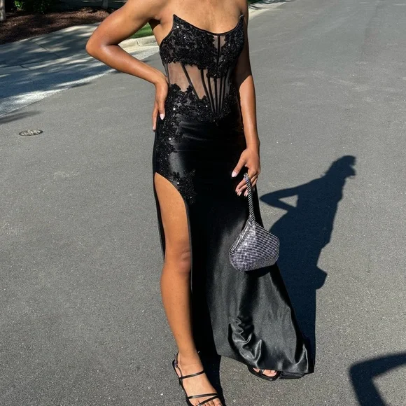 Black prom dress - Picture 1 of 2